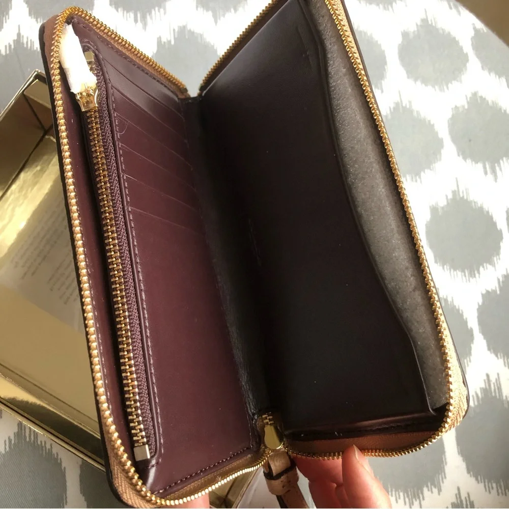 🤩💓 Coach wristlet wallet - Picture 7 of 9